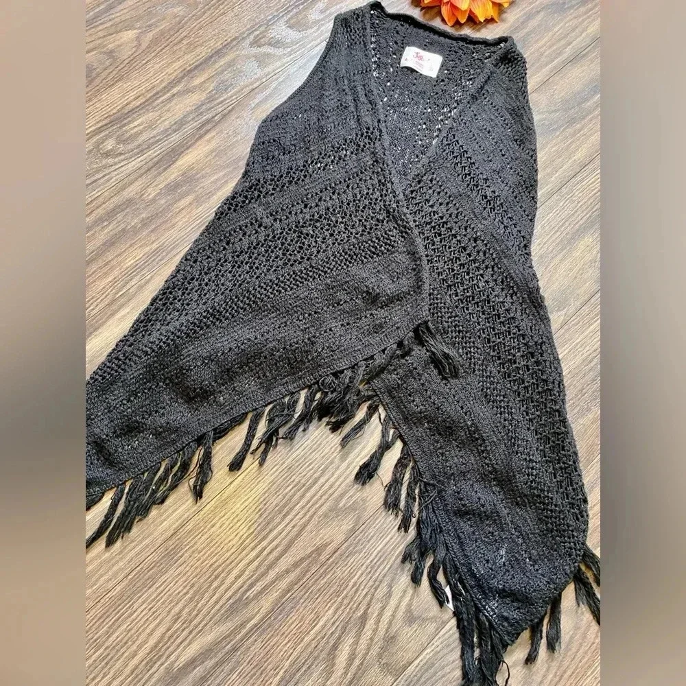 🌻5/$25🌻JUSTICE Black Knitted Shawl | 6/7 |